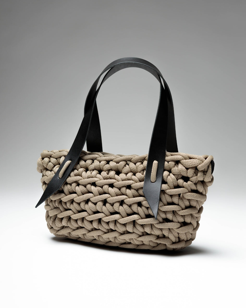 Handmade taupe nautical rope bag, crafted by hand in Portugal using lightweight rope, photographed in natural light.